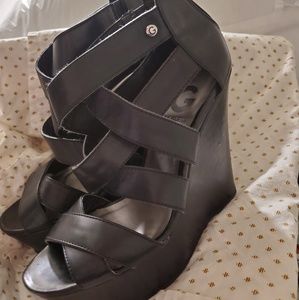 Guess wedges